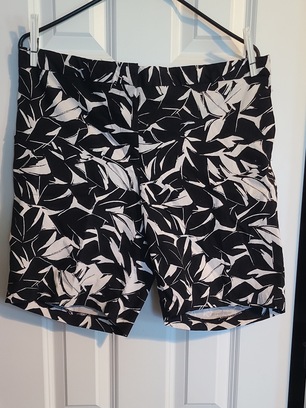 Mario Serrani Black and White Printed Women’s Shorts
